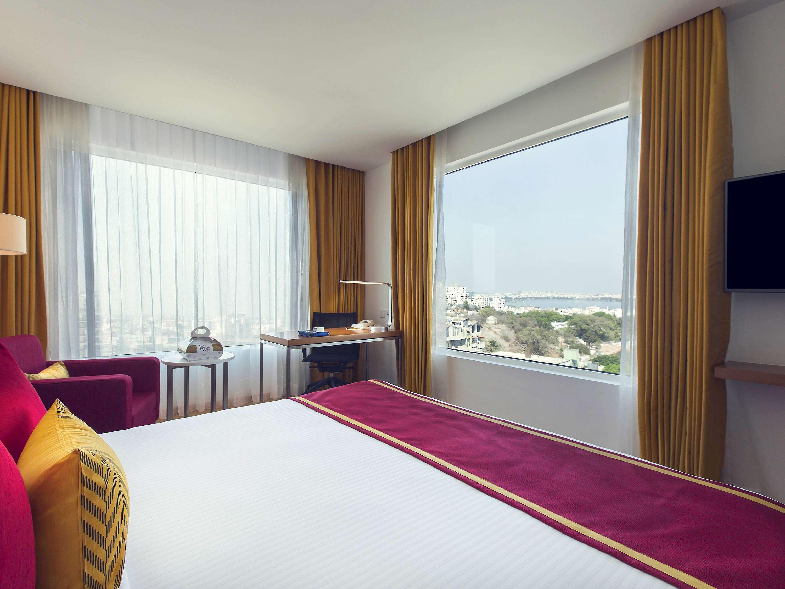 Mercure Hyderabad Kcp Banjara Hills, An Accor Hotel Exterior photo A room at the hotel
