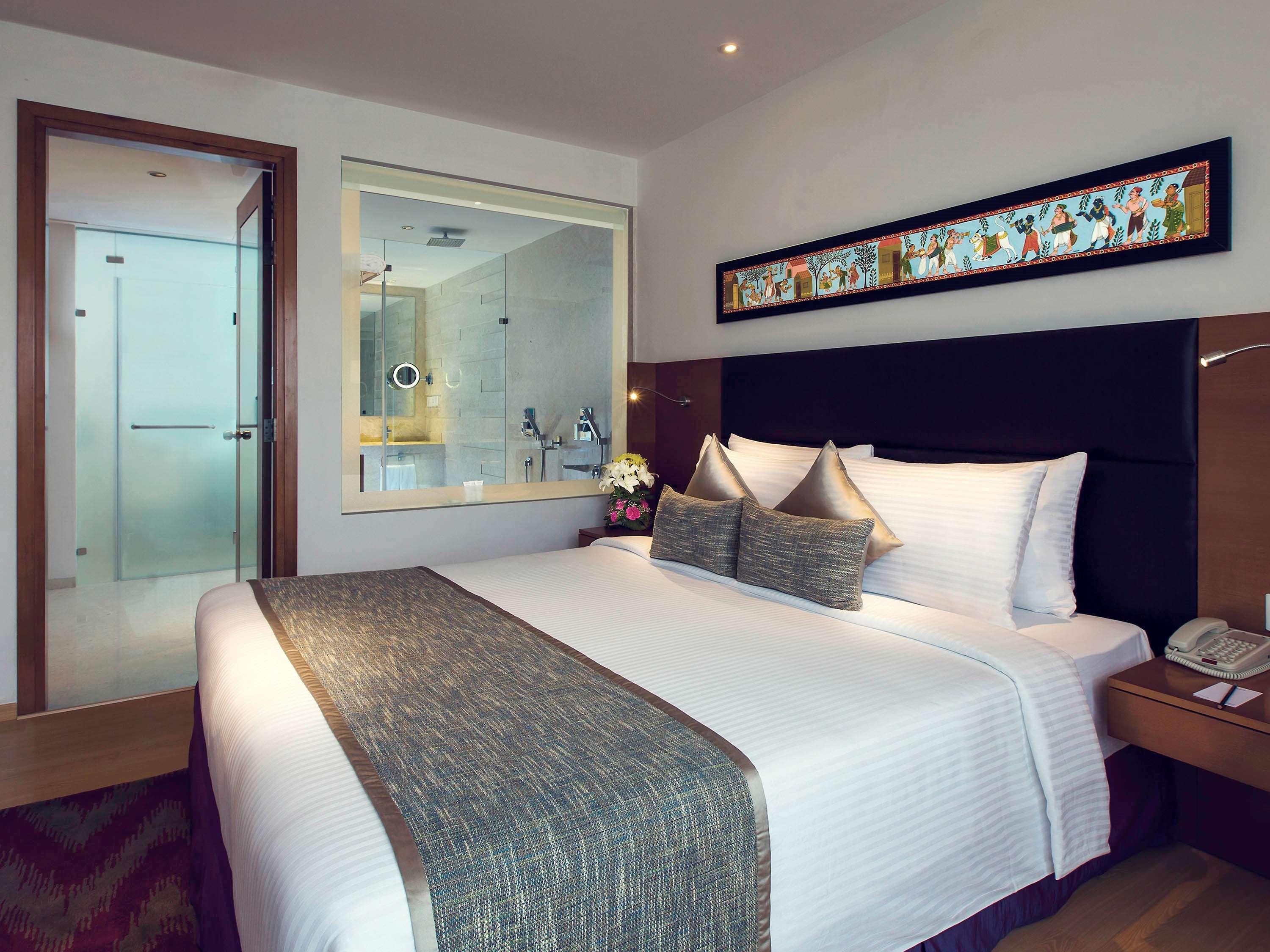 Mercure Hyderabad Kcp Banjara Hills, An Accor Hotel Exterior photo A room at the Park Hotel, New Delhi